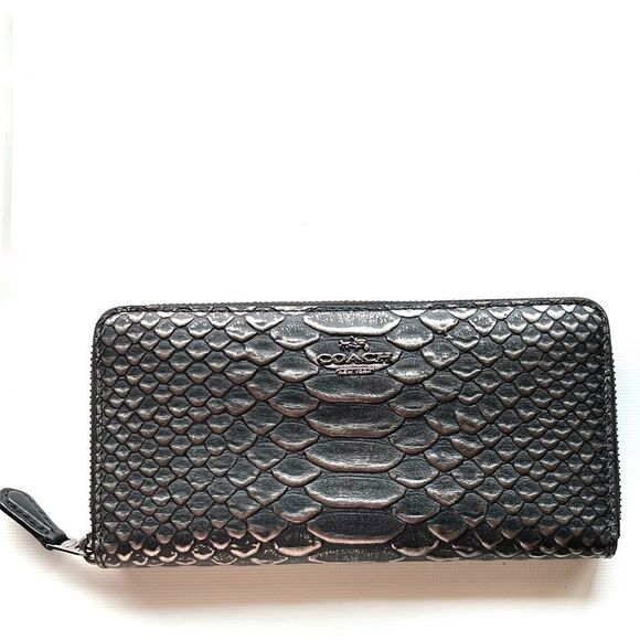 NEW UNUSED COACH ACCORDION ZIP WALLET IN EXOTIC EMBOSSED GUNMETAL LEATHER - Picture 1 of 5